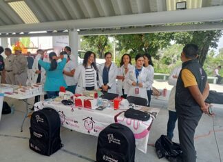 Servicios médicos gratuitos en escuelas de Apatzingán