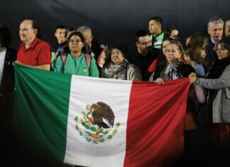 Gobierno estatal recibe en CDMX a ocho michoacanos repatriados de Israel