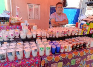 Veladoras desde $10 pesitos en el mercado de San Juan