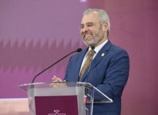 Michoacán mantendrá puente aéreo con Guerrero para traslado de pacientes: Bedolla