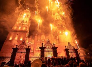 Disfruta del encendido especial de Charros en la Catedral