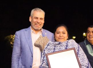 Artesana de Angahuan triunfa en el Concurso Estatal de Artesanías en Pátzcuaro