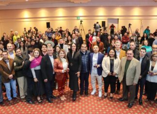 Michoacán reconoce a 20 migrantes por la contribución a sus comunidades