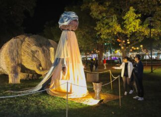 Nacimiento monumental de la Villa Navideña muestra el talento de artesanos michoacanos