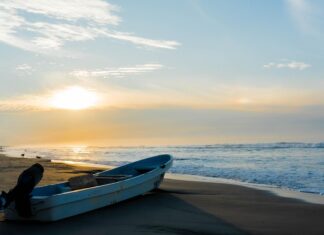 Estas vacaciones maravíllate con la belleza natural de las playas michoacanas