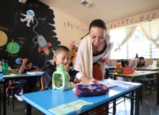 Michoacán cierra 2023 con pagos puntuales y completos a docentes