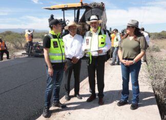 Supervisa Bedolla obra de rehabilitación carretera en región Ciénega