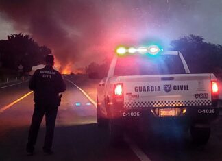 Atienden Seguridad Vial y PC estatal incendio de pipa en la Siglo XXI