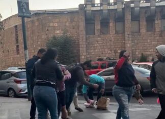 #VIDEO Se agarraron a golpes luego de no alcanzar un termo edición limitada de Starbucks en MORELIA