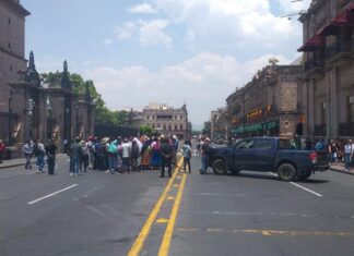 Comuneros Bloquean Paso en Avenida Madero, en Morelia