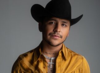 Apagan micrófono a Christian Nodal a mitad de canción durante concierto | VIDEO