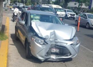 Automovilista choca contra poste en la Av. Camelinas de Morelia