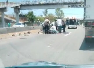 VIDEO FUERTE | Motociclista sufre grave accidente en la carretera Morelia-Salamanca