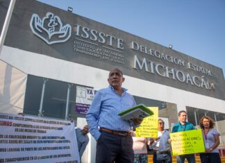 Trabajadores del Sector salud ha generado caos vehicular y tráfico complicado.
