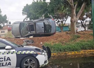 Oficiales de Policía Morelia Brindan Asistencia a Dos Mujeres Lesionadas en Accidente de Tránsito