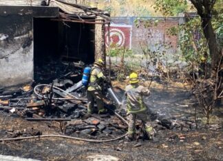 Se incendia casa en Morelia, resultando en pérdida total