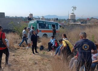 Once personas lesionadas en choque de combi en Tarímbaro