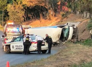 Hombre fallece en accidente de combi de la Ruta Morada en el Periférico de Morelia