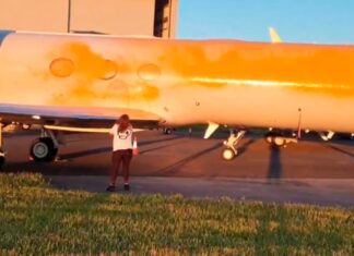 Activistas pintan dos aviones privados creyendo que uno pertenecía a Taylor Swift