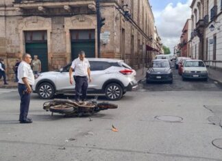 Motociclista Herido en Choque contra Auto en el Centro Histórico de Morelia