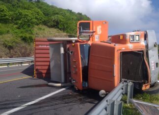 Viernes de accidentes de tráileres en la México-Guadalajara y Pátzcuaro-Cuitzeo