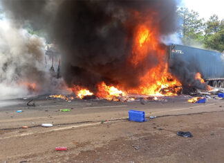 Fuerte choque con incendio entre tráileres en la Siglo XXI; habría un fallecido