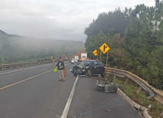 Se Registra Choque Múltiple en la Autopista Siglo XXI entre un Sedán, un Autobús de Pasajeros y un Volteo