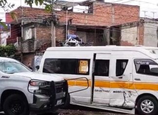 Guardia Nacional choca contra combi en Morelia; una pasajera quedó herida