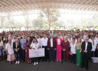 Entrega Bedolla apoyos económicos y médicos del programa Salud en tu Familia