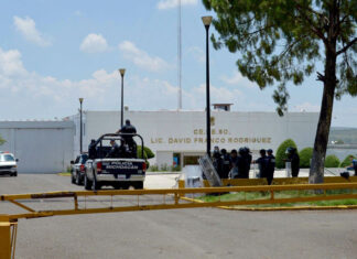 Riña en penal de alta seguridad de Charo deja 26 reos heridos y 45 reubicados