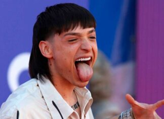 VIDEO | Peso Pluma sufre robo durante concierto en San Diego pero reacciona con calma