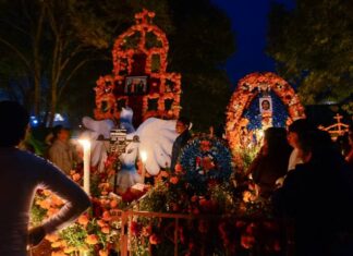 ¿Conoces la mágica celebración del Día de Muertos en Tzintzuntzan? Tradición purépecha y arcos decorados que te sorprenderán