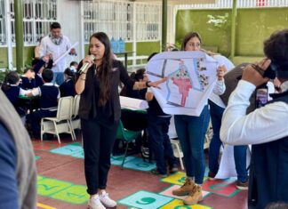 Estudiantes de Uruapan se divierten y aprenden con obra del teleférico