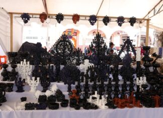 Arranca en Pátzcuaro el Tianguis Artesanal de Noche de Muertos
