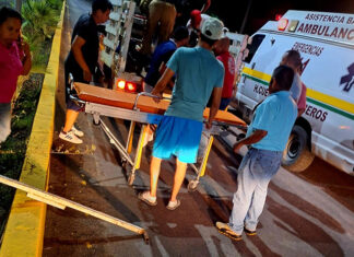 Motociclista Sin Luces y Jugando Caballitos Impacta a Maestros en Otra Moto; 3 Lesionados