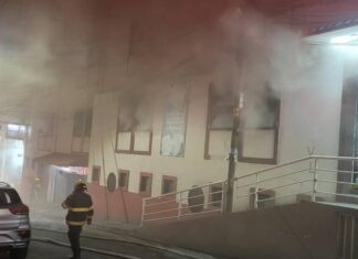 Incendio en el Mercado Tariácuri de Uruapan deja daños materiales