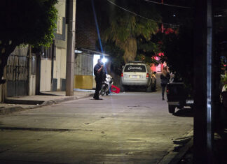 Violencia imparable: Asesinan a comandante de Jacona y a una mujer en una cenaduría