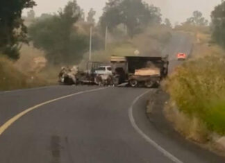 Civiles armados agreden a la Guardia Civil en Michoacán e incendian nueve vehículos