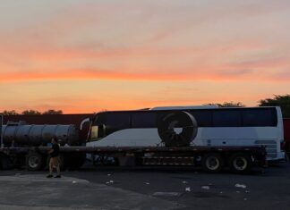 Mujer en labor de parto queda atrapada en bloqueo de la Autopista Siglo XXI; protesta suma 18 horas