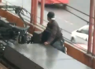 Hombre sube al techo de un vagón del Metro en CDMX; es detenido con cuchillo y aparente marihuana