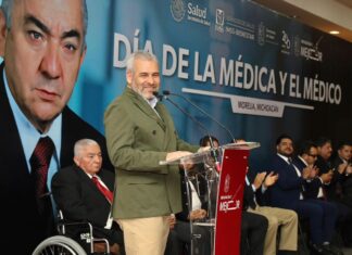 Por llevar salud a cada rincón de Michoacán, reconoce Bedolla a médicas y médicos