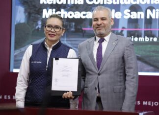Firma Bedolla iniciativa de reforma constitucional para la UMSNH