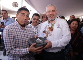 Impulsará Bedolla denominación de origen del molcajete de San Nicolás Obispo