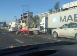 Accidente vehicular en la salida a Salamanca, en los límites de Morelia y Tarímbaro