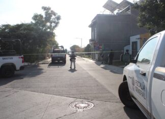 Motociclistas armados atacan a pareja en Zamora; mujer fallece y hombre queda herido