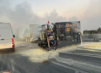 Vuelca tráiler con fósforo blanco en autopista Aguascalientes-Zacatecas: emergencia química mantiene cerrada la vía