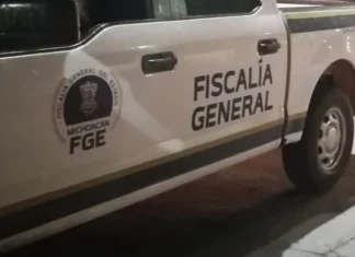 Dispararon a una mujer y asesinaron a otra; también secuestraron a un hombre: FGE va contra 8 policías de Ario por presunta participación