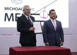 Firma Bedolla decreto para comité evaluador de jueces y magistrados