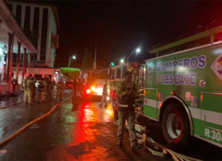 Voraz incendio consume el bar “Katara” en el centro de Uruapan
