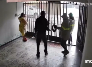 Fingiendo ser empleados de telefonía, roban auto a padre frente a su familia en León